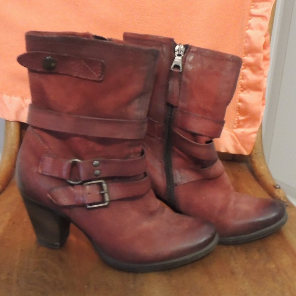 Browns boutties, all leather burgundy, NEW.